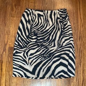 Dana Buchman pocketed animal print skirt!
